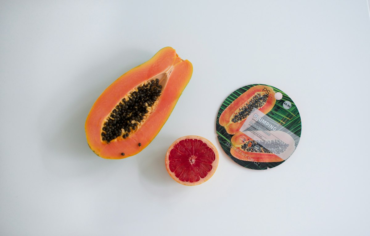 Ensalada de papaya verde preparada con aderezo tradicional